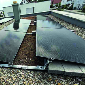 Flachdach-Photovoltaikanlage in Roßtal.