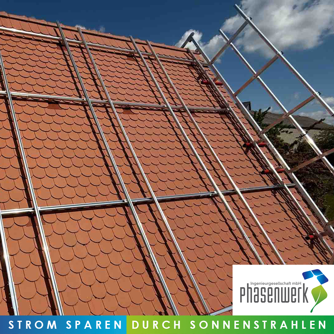 Unterkonstruktion auf einem Scheunendach in Marktbergel.