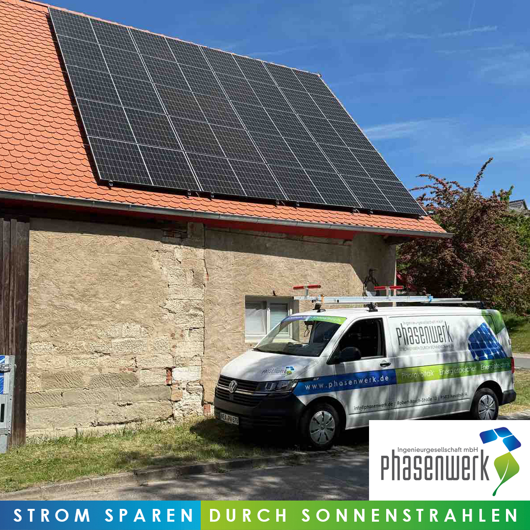 Solaranlage auf einem Scheunendach in Marktbergel.