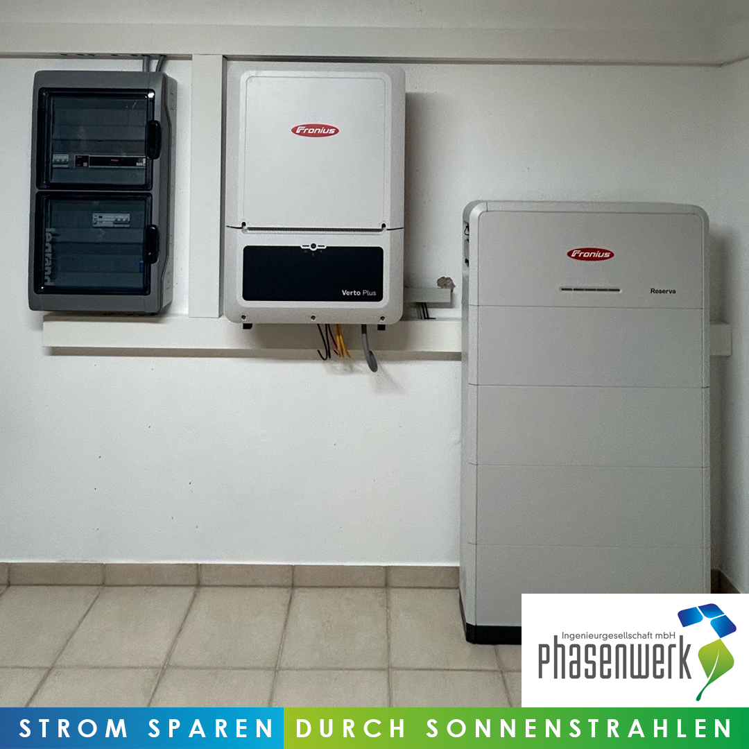 Fronius Wechselrichter und Batterie für eine Anlage in Seukendorf.