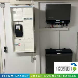 EcoFlow Speicher und Wechselrichter in einem Technikraum in Scheinfeld.