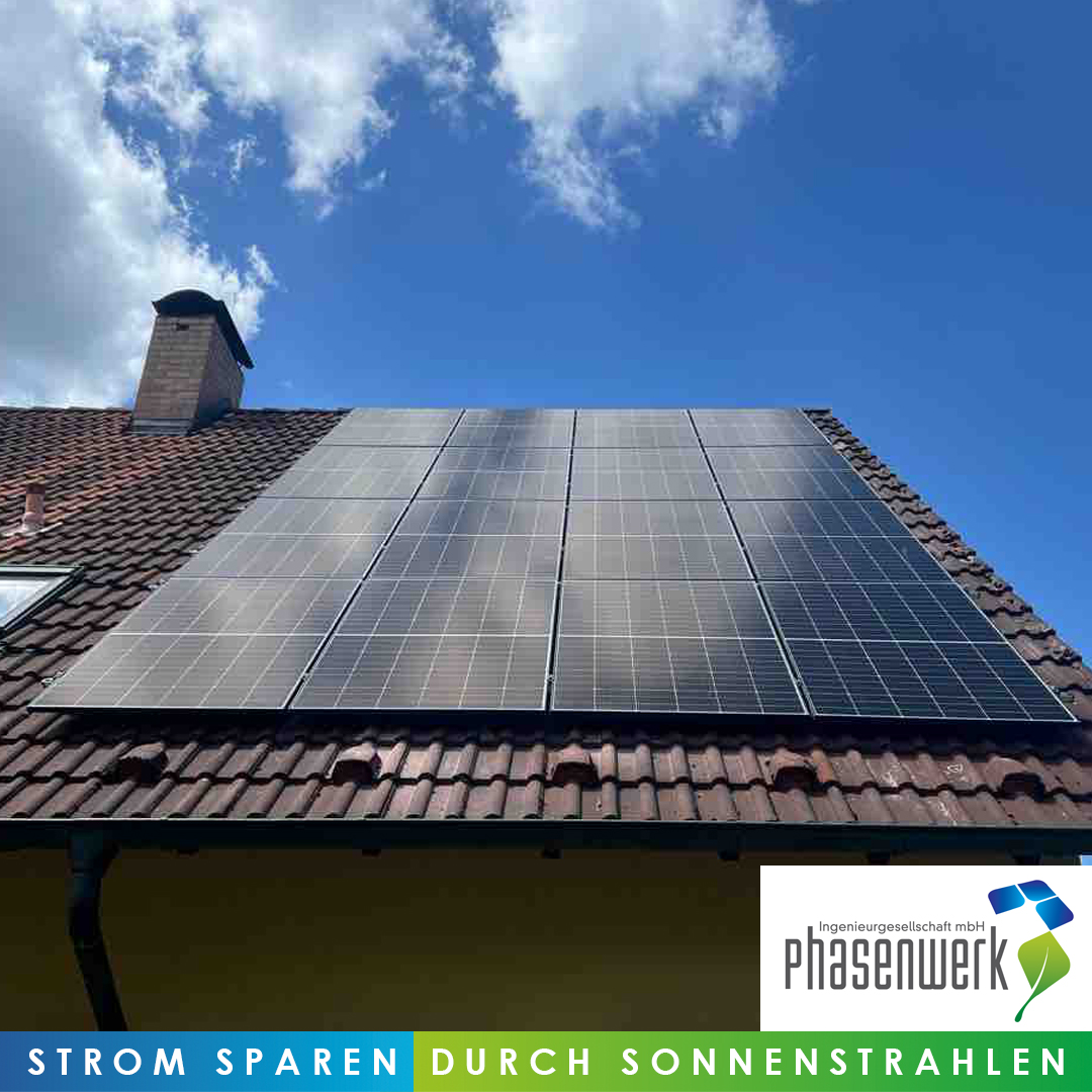 Trina-Solarmodule auf einem Dach in Hetzles.