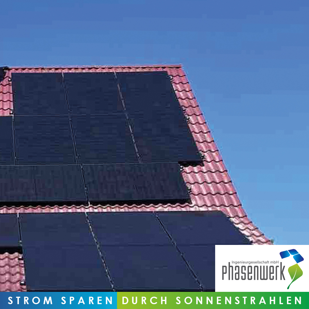 Modulbelegung der rechtenb Hausdachseite mit Photovoltaik.