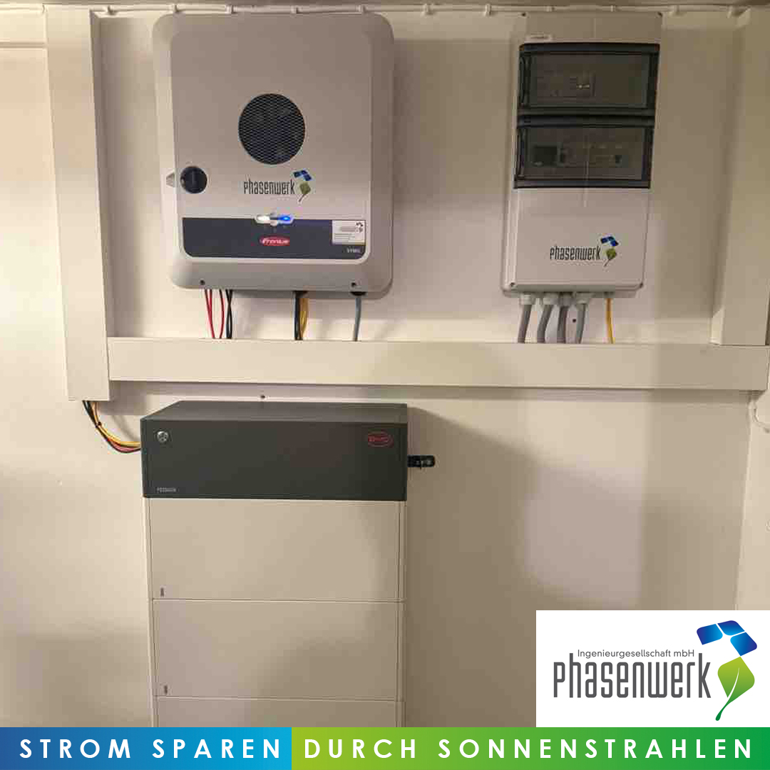 Fronius Wechselrichter und BYD Speicher in einem Privathaus in Hetzles.