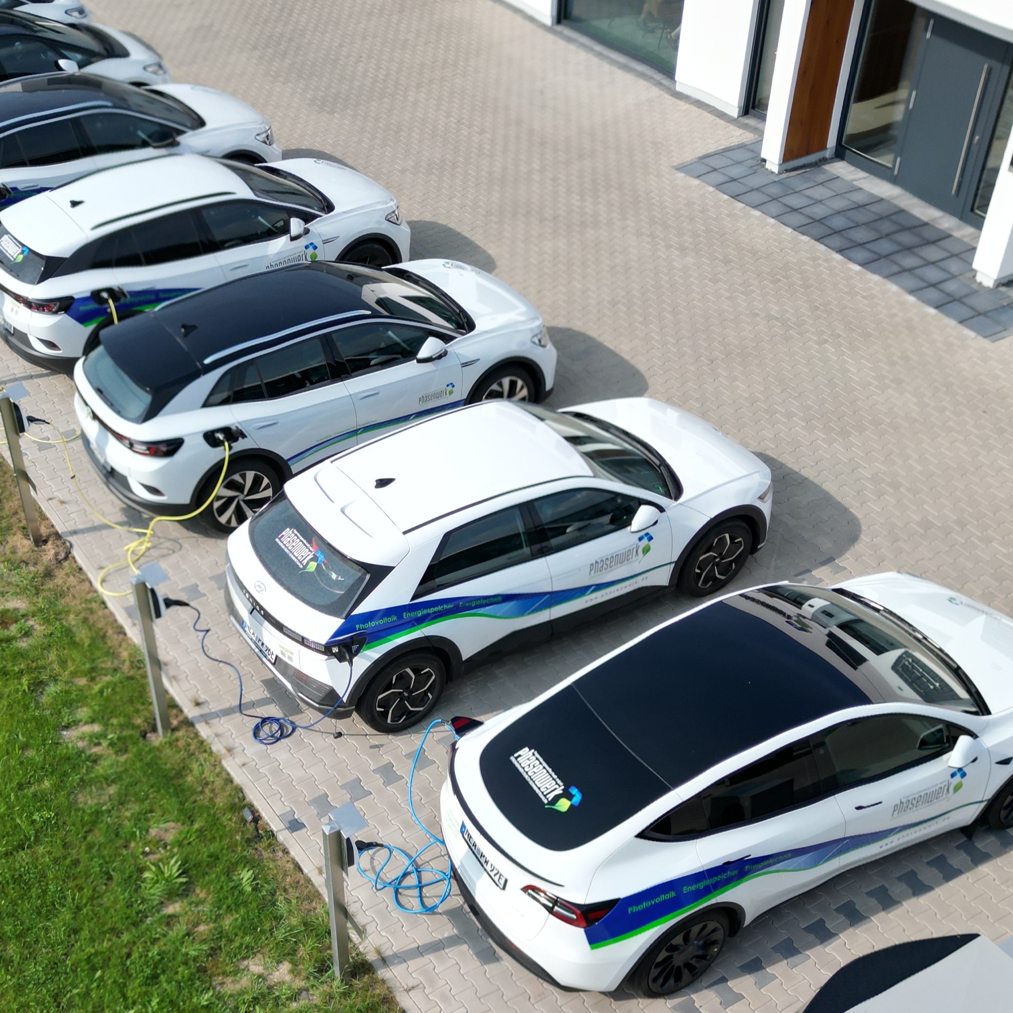 Mit unseren Wallboxen können Sie Ihr E-Auto optimal laden.