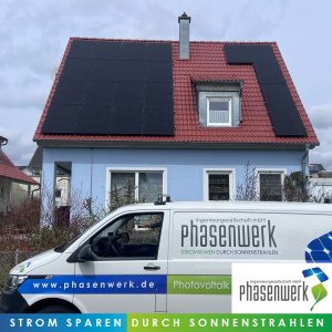 Fullblack-Module auf einem Privathaus-Dach in Scheinfeld.
